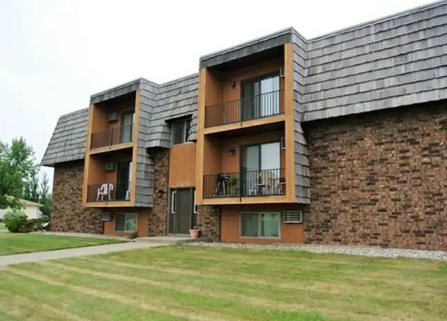Property at 3120 10th St SW Unit 2, Minot, ND, 58701, 2 beds, 1 bath, [object Object]