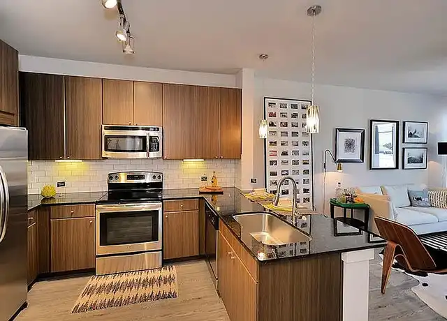 Property at Oaks Trinity - 333 E Greenbriar Ln, Dallas, TX, 75203, 1-2 bed, 1-2 bath, [object Object]