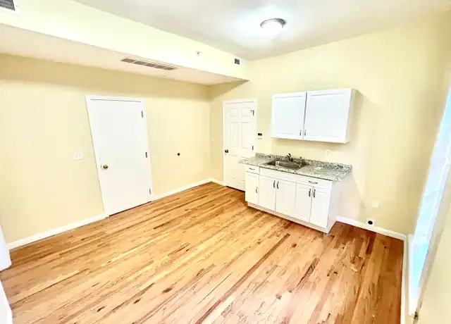 Property at 133 W Main St Unit 2H, Waterbury, CT, 06702, 1 bed, 1 bath, [object Object]
