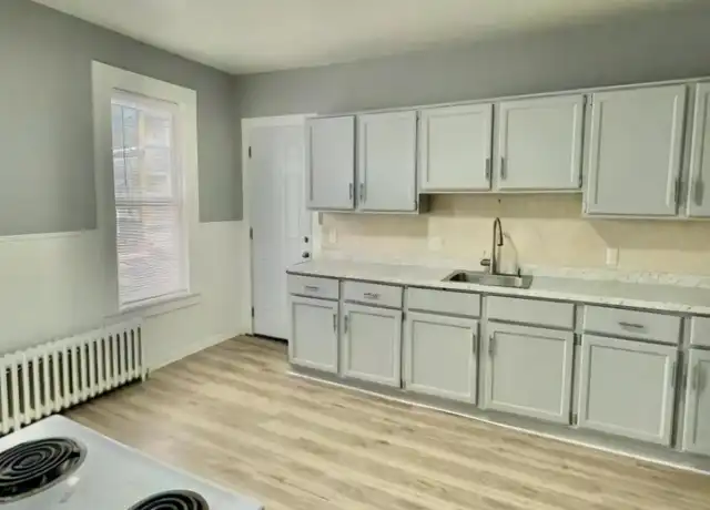 Property at 142 Oxford St, Lewiston, ME, 04240, 2 beds, 1 bath, [object Object]