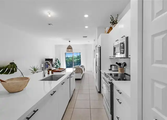 Property at 8175 NW 104th Ave, Doral, FL, 33178, 3 beds, 2 baths, [object Object]
