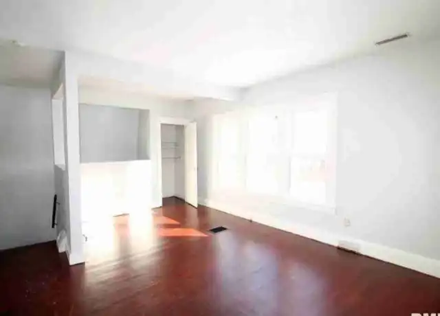 Property at 1504 Arlington Ave Unit 1, Davenport, IA, 52803, 2 beds, 1 bath, [object Object]