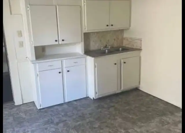 Property at 648 E 24th St Unit 1B, Erie, PA, 16503, 2 beds, 1 bath, [object Object]