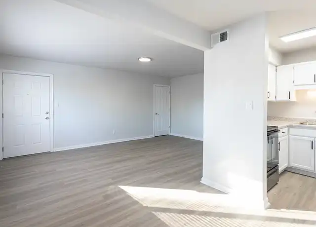 Property at Autumn Lakes Apartments - 372 Beechmont Dr, Newport News, VA, 23608, 1 bed, 1 bath, [object Object]