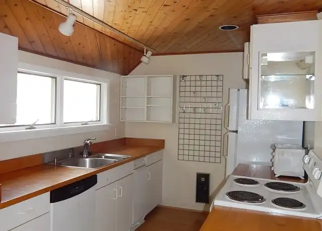 Property at 18 Valley View Ln Apt 18 B, Bangor, ME, 04401, 3 beds, 1.5 baths, [object Object]