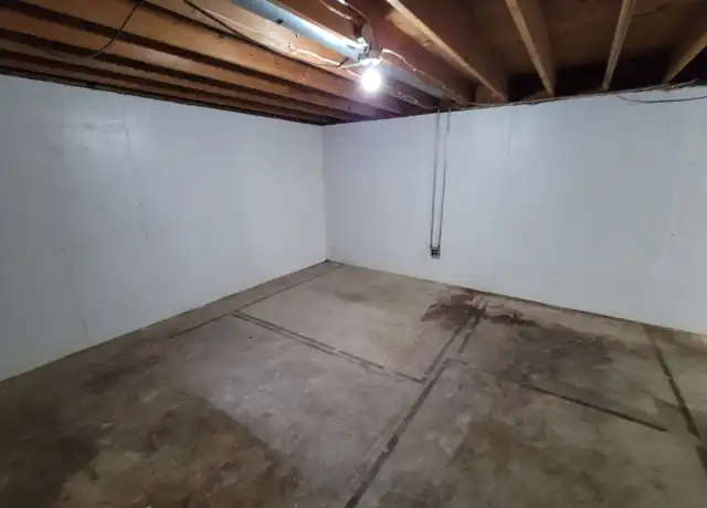 Property at 478 W 30th St, Holland, MI, 49423, 2 beds, 1 bath, [object Object]