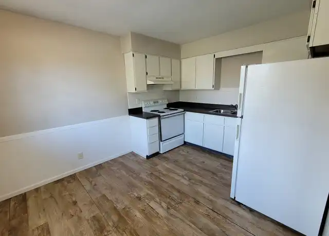 Property at 478 W 30th St, Holland, MI, 49423, 2 beds, 1 bath, [object Object]