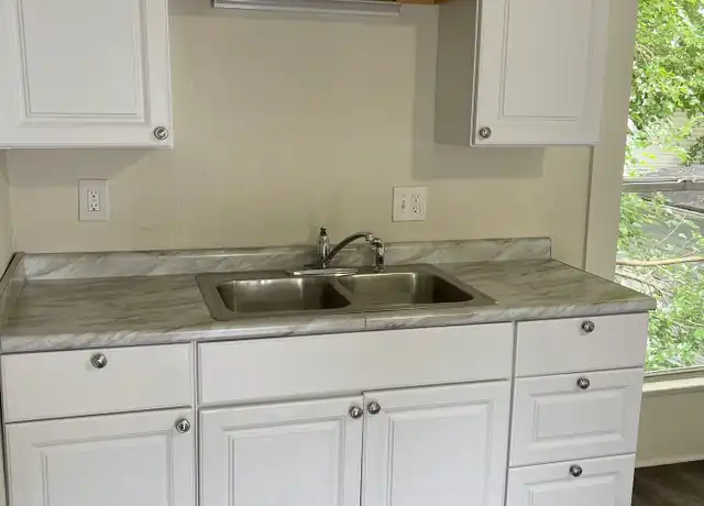 Property at 608 E 8th St Unit 2, New Albany, IN, 47150, 2 beds, 1 bath, [object Object]