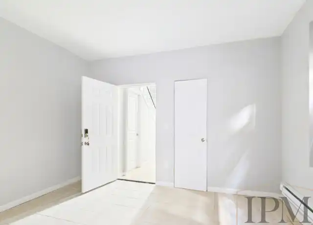 Property at 341 S 6th St Unit 1Rear, Reading, PA, 19602, 2 beds, 2 baths, [object Object]