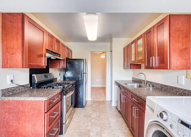 Photo of 3347 Willow Crescent Dr, Fairfax, VA 22030