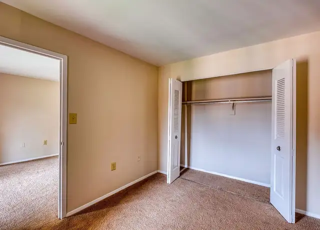 Photo of 3347 Willow Crescent Dr, Fairfax, VA 22030