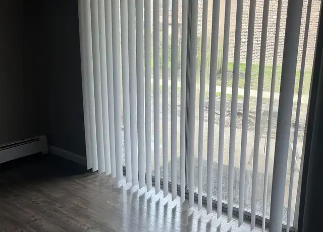 Property at 2260 W Nichols Rd Unit B, Arlington Heights, IL, 60004, 2 beds, 1 bath, [object Object]
