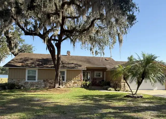 Property at 245 E Lakeview St, Umatilla, FL, 32784, 4 beds, 2.5 baths, [object Object]