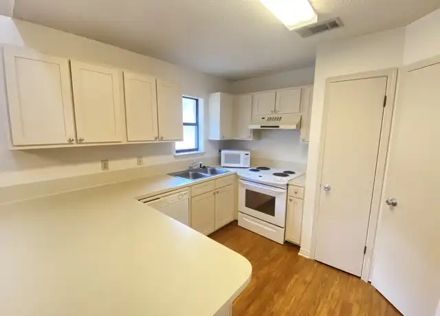 Property at 5131 Butter Creek Ln #206, Baton Rouge, LA, 70809, 2 beds, 1 bath, [object Object]