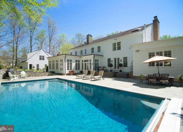 Photo of 10856 Patowmack Dr, Great Falls, VA 22066