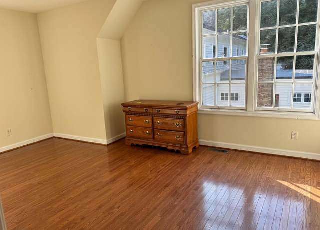 Photo of 10856 Patowmack Dr, Great Falls, VA 22066