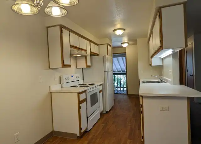 Property at 4004 SW Beaverton Hillsdale Hwy Unit 4048, Portland, OR, 97221, 1 bed, 1 bath, [object Object]