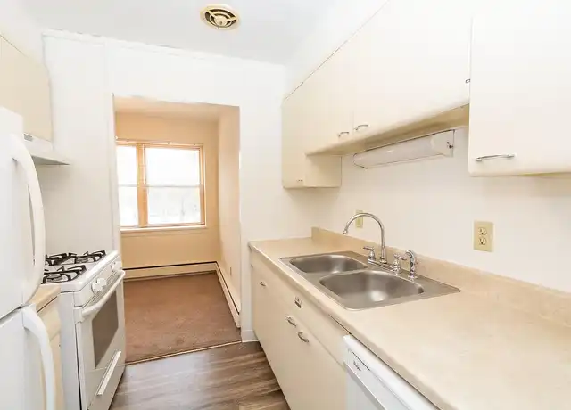 Property at 2920 Dean Parkway Apartments - 2920 Dean Pkwy, Minneapolis, MN, 55416, 0-2 beds, 1 bath, [object Object]