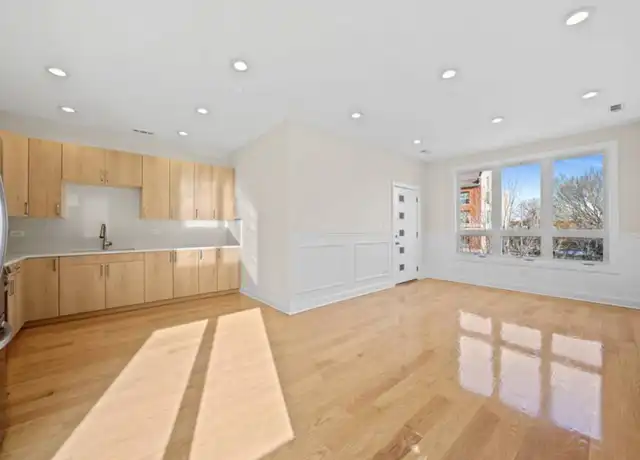 Property at 2811 W Jackson Blvd, Chicago, IL, 60612, 3 beds, 2 baths, [object Object]