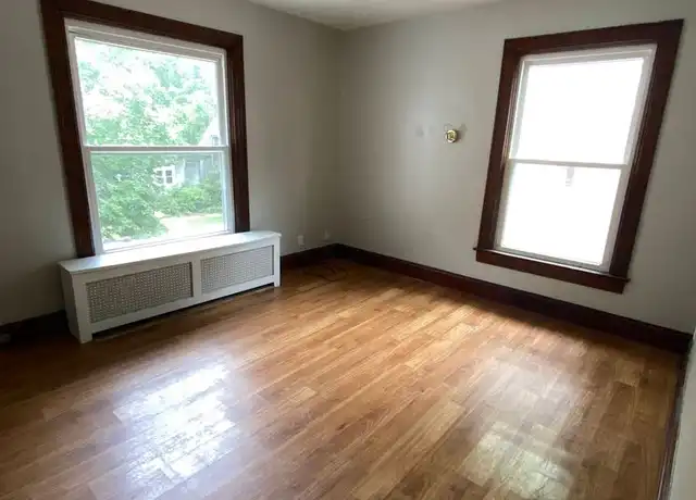 Property at 703 E 14th St #4, Davenport, IA, 52803, 1 bed, 1 bath, [object Object]