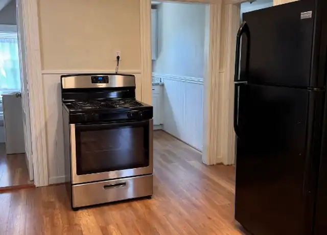 Property at 551 Howe St Unit 3, Manchester, NH, 03103, 3 beds, 1 bath, [object Object]