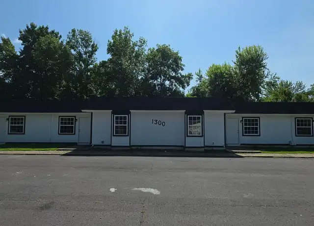 Property at 1306 N Greenwich Ave Unit 1300 A, Russellville, AR, 72801, 2 beds, 1 bath, [object Object]