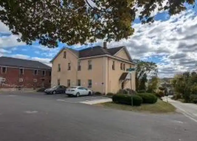 Property at 615 Summit St Unit 1, King of Prussia, PA, 19406, 2 beds, 1 bath, [object Object]