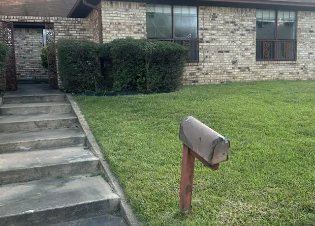 Property at 310 Brookwood Dr, Texarkana, TX, 75501, 3 beds, 2 baths, [object Object]