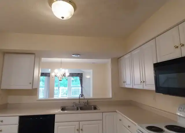 Property at 3912 Vineyard Green Dr Unit 3912, Cincinnati, OH, 45255, 2 beds, 3 baths, [object Object]