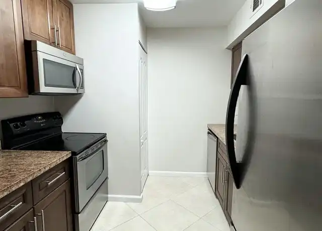 Property at 8886 SW 3rd St, Pembroke Pines, FL, 33025, 2 beds, 2 baths, [object Object]