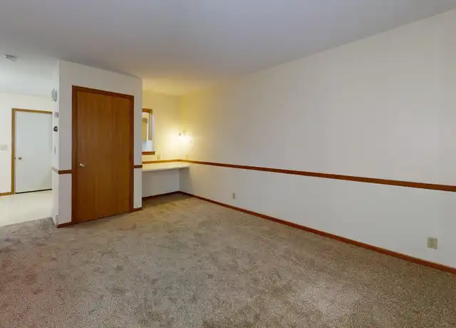 Property at South Villas (031) - 4605 Kappus Dr, Eau Claire, WI, 54701, 2 beds, 1 bath, [object Object]