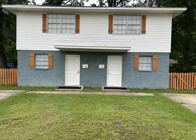 Property at 1726 Robins St, Conway, AR, 72034, 2 beds, 1.5 baths, [object Object]