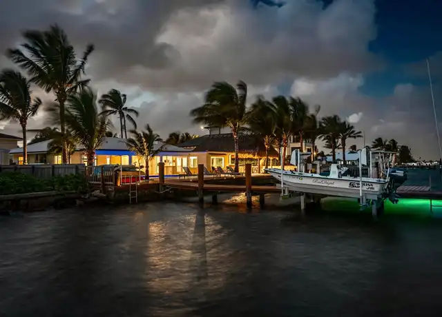 Property at 844 East Dr, Boynton Beach, FL, 33435, 3 beds, 2.5 baths, [object Object]