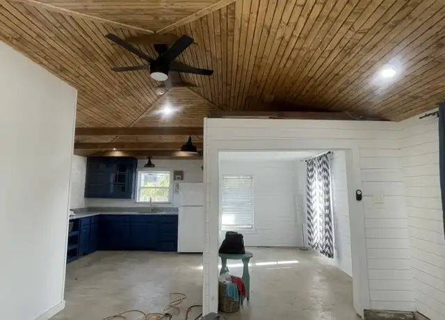 Property at 559 W Redbud Ln, Lancaster, TX, 75146, 1 bed, 1 bath, [object Object]