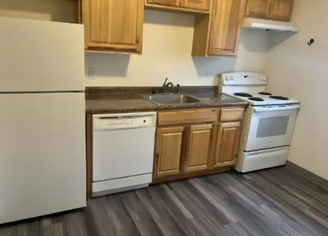 Property at 110 Harbet Ave NW #3, Cedar Rapids, IA, 52405, 2 beds, 1 bath, [object Object]