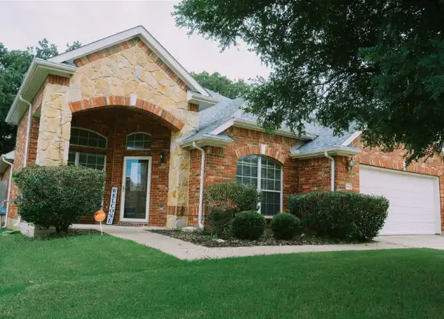 Property at 614 Valencia Dr, Arlington, TX, 76002, 4 beds, 2 baths, [object Object]