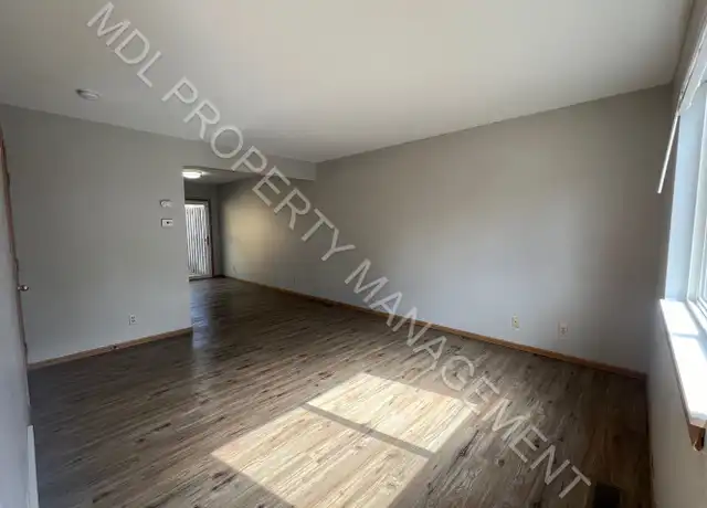 Property at 4907 Hedgewood Dr Unit E3, Midland, MI, 48640, 2 beds, 1.5 baths, [object Object]