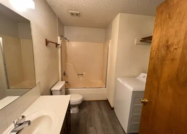 Property at 522 N Ridgeview Dr Unit B, Warrensburg, MO, 64093, 2 beds, 1 bath, [object Object]