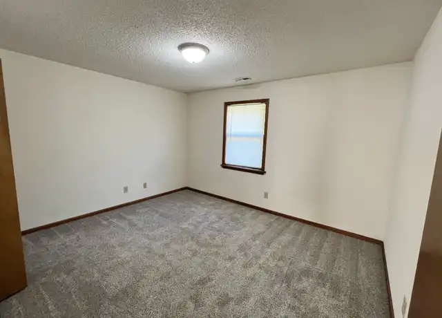 Property at 522 N Ridgeview Dr Unit B, Warrensburg, MO, 64093, 2 beds, 1 bath, [object Object]