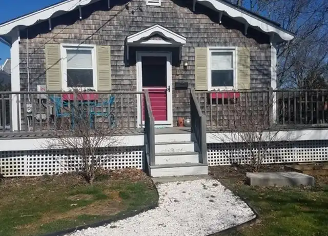Property at 8 Katzman Pl, Newport, RI, 02840, 2 beds, 1 bath, [object Object]