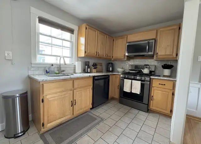 Property at 29 Ocean Ave Unit 2, Portland, ME, 04103, 2 beds, 1 bath, [object Object]