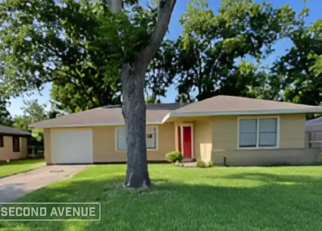 Property at 304 Highland Dr, Hitchcock, TX, 77563, 4 beds, 2 baths, [object Object]