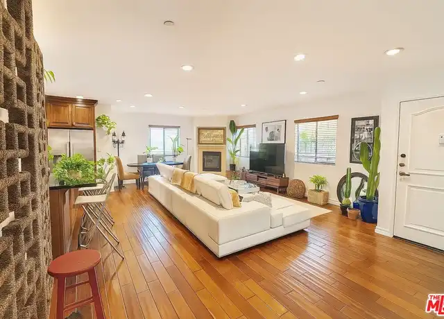 Property at 1146 Hacienda Pl Unit 8, West Hollywood, CA, 90069, 3 beds, 2 baths, [object Object]
