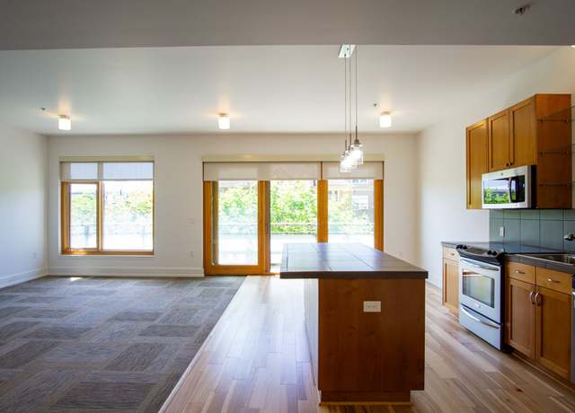 Photo of 1919 NW Quimby St Unit 203, Portland, OR 97209