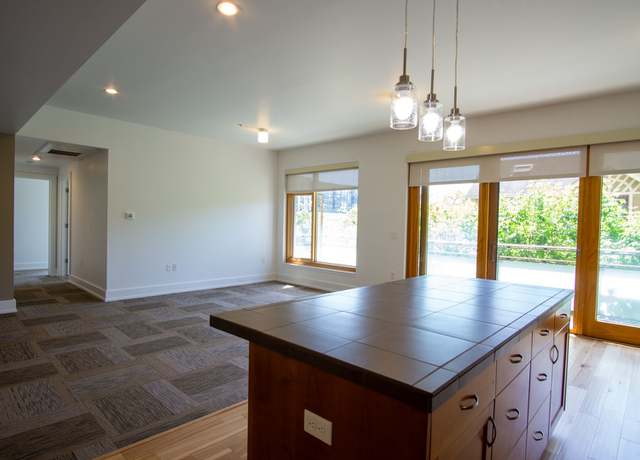Photo of 1919 NW Quimby St Unit 203, Portland, OR 97209