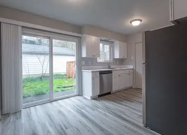 Property at Williamsburg Townhomes - 5200 SE Jennings Ave, Portland, OR, 97267, 3 beds, 1.5 baths, [object Object]