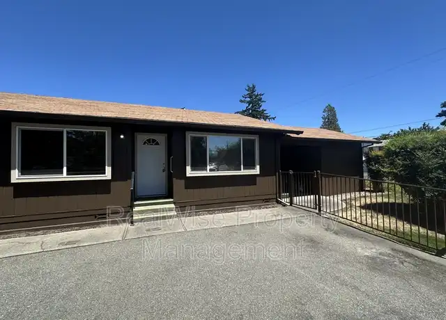 Property at 702 SW Isham St Unit A, Grants Pass, OR, 97526, 2 beds, 1 bath, [object Object]