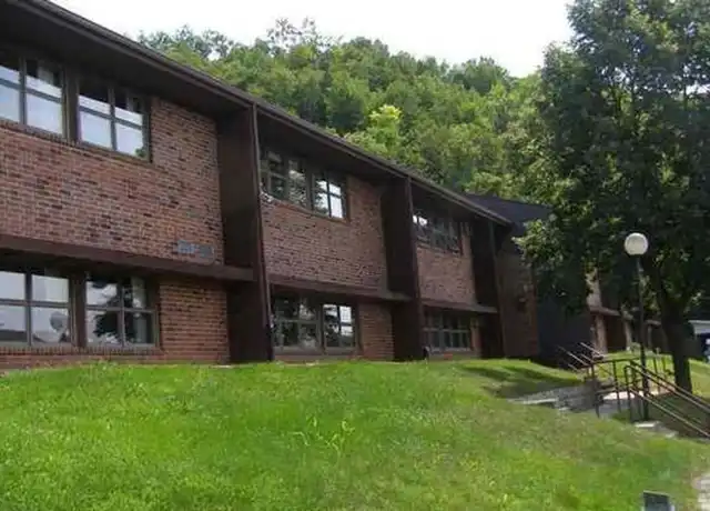 Property at 517 Mulberry Dr, Cassville, WI, 53806, 1 bed, 1 bath, [object Object]
