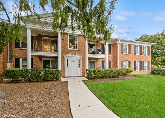 Property at 560 Shorely Dr #202, Barrington, IL, 60010, 2 beds, 2 baths, [object Object]