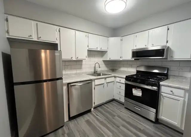 Property at 200 N 2nd St Unit 2B2, Cary, IL, 60013, 1 bed, 1 bath, [object Object]